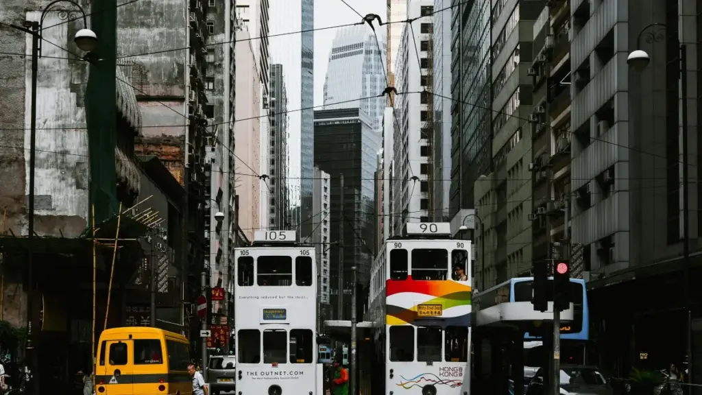 ශ්‍රී ලංකා වෙළඳකරුවන්ට—ඔමාන් හි WhatsApp creators සොයා ගෙන seasonal deals ප්‍රවර්ධනය කරන ක්‍රියාකාරකම්, ප්‍රායෝගික ක්‍රම සහ අවදානම්.