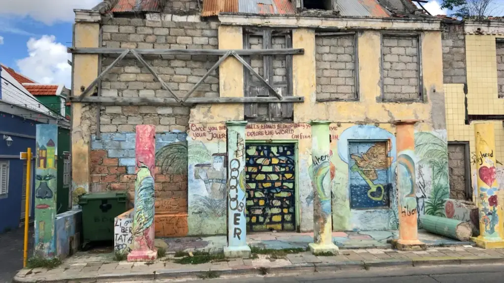 Ireland බ්‍රැන්ඩ් සමඟ Clubhouse හරහා long-term deals ගොඩගන්න කෙටි, ප්‍රායෝගික මාර්ගෝපදේශය — local tactics, outreach script සහ negotiation tips.