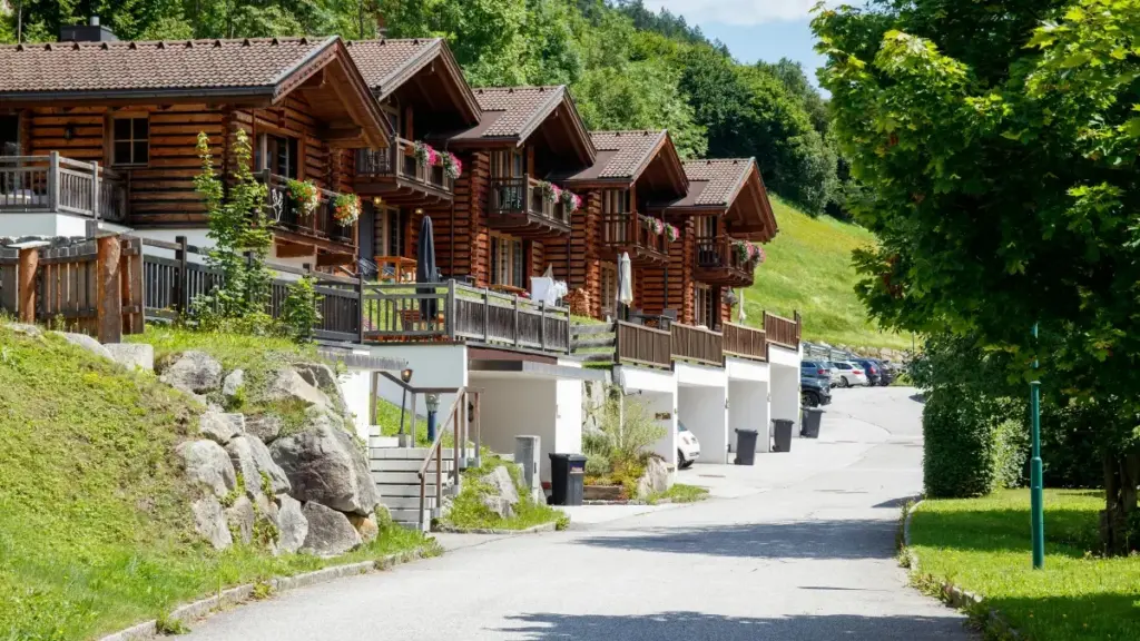 Sri Lanka creators ලට WeChat හරහා Ukraine බ්‍රෑන්ඩ්‍වරුන්ට approach කර, followersට health habits share කරන practical ක්‍රම හා platform insights.