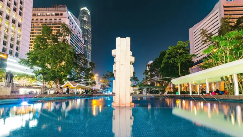 ස්පාඤ්ඤයේ LinkedIn creator හොයාගෙන travel gear UGC වැඩේට exposure වැඩි කරගන්න practical ගයිඩ් එකක්. screening, outreach, trends, risk කියලා හැමදේම තියෙනවා.